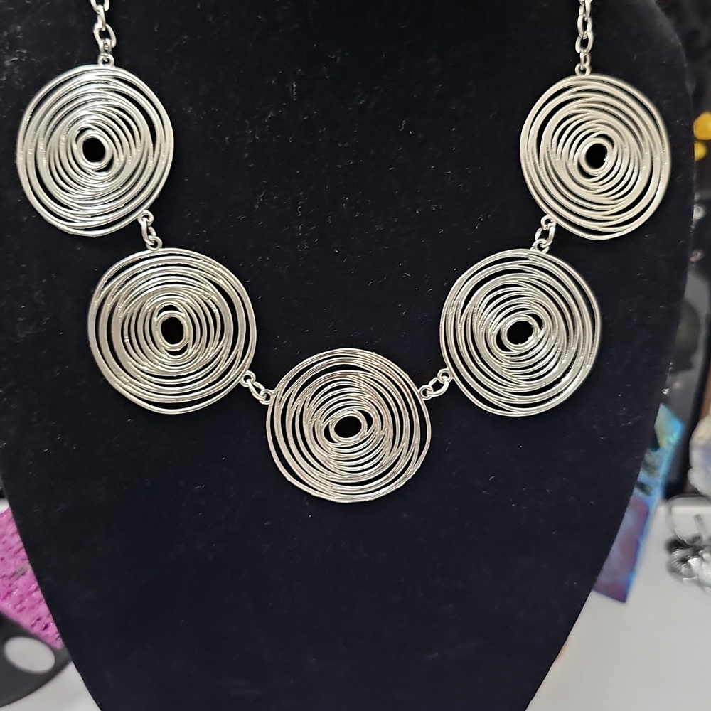 Elegant Silver Swirl Necklace